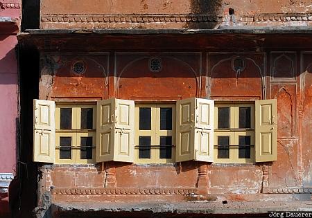 Windows in Jaipur decay, evening light, India, Jaipur, Kanota, Rajasthan, shutters