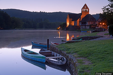 Beaulieu-sur-Dordogne Beaulieu-sur-Dordogne, FRA, France, Limousin, boats, dordogne, flood-lit, Frankreich