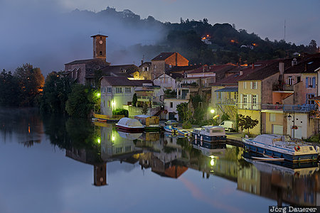 Aquitaine, FRA, France, Saint-Sylvestre-sur-Lot, blue hour, church, fog, Frankreich
