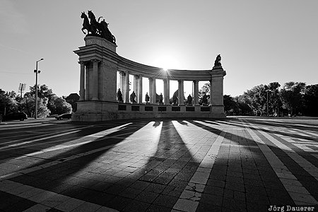 Budapest, HUN, Hungary, VII. Budapester Bezirk, back lit, columns, Hos&ouml;k tere