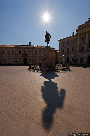 Piran, Slovenia, SVN, afternoon light, back-lit, Giuseppe Tartini statue, shadow, Slovene Littoral