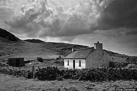 Republic of Ireland, IRL, Melmore, Provinz Ulster, Boyeeghter Bay, dark clouds, house, Donegal, Ireland, Irland