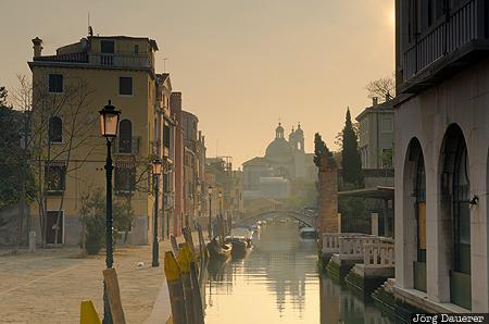 Dorsoduro, ITA, Italy, Sesti&egrave;re di Dorsoduro, Veneto, back-lit, canal, Venice, Italien, Italia