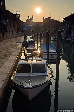 Dorsoduro, ITA, Italy, Sesti&egrave;re di Dorsoduro, Veneto, back-lit, boats, Venice, Italien, Italia