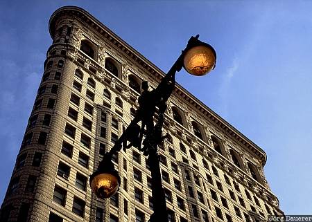 Flatiron Building, Manhattan, New York, street lamp, United States, street light, facade, USA, Vereinigte Staten, NY, New York City, Big Apple