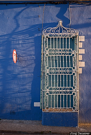 CUB, Cuba, Sancti Sp&iacute;ritus, blue, evening light, facade, grid, Kuba, Sancti Spiritus