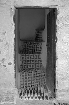 F&egrave;s, F&egrave;s-Boulemane, Morocco, black and white, door, facade, staircase, Marokko