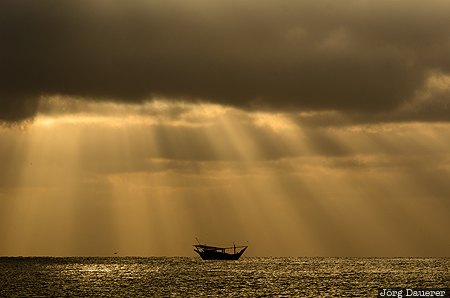Sun Beams Al Wusta, arabian sea, boat, clouds, dhau, dhow, Khaluf