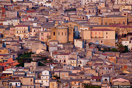 Agira, ITA, Italy, Enna, evening light, facade, houses