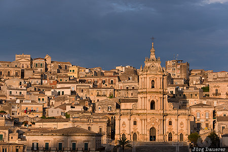 Modica Panorama ITA, Italy, Modica, baroque, dark clouds, Duomo di San Giorgio, evening light, Sicily, Italien, Italia, Sizilien, Sicilia