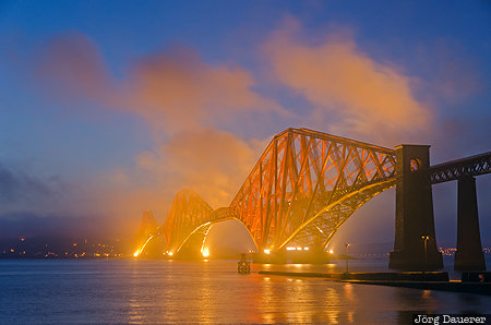 blue hour, bridge, Edinburgh, evening light, Firth of Forth, flood-lit, fog, United Kingdom, Scotland, South Queensferry, Gro&szlig;britannien, Vereinigtes K&ouml;nigreich, Schottland, Grossbritannien, Vereinigtes Koenigreich