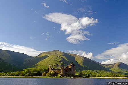 Kilchurn Castle GBR, Oban North and Lorn Ward, Scotland, Stronmilchan, United Kingdom, blue sky, castle, Loch Awe, Großbritannien, Vereinigtes Königreich, Schottland, Grossbritannien, Vereinigtes Koenigreich
