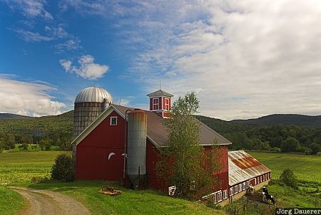Farm in Vermont USA, Vermont, Cambridge, meadow, red, farm, clouds, United States, Vereinigte Staten, VT